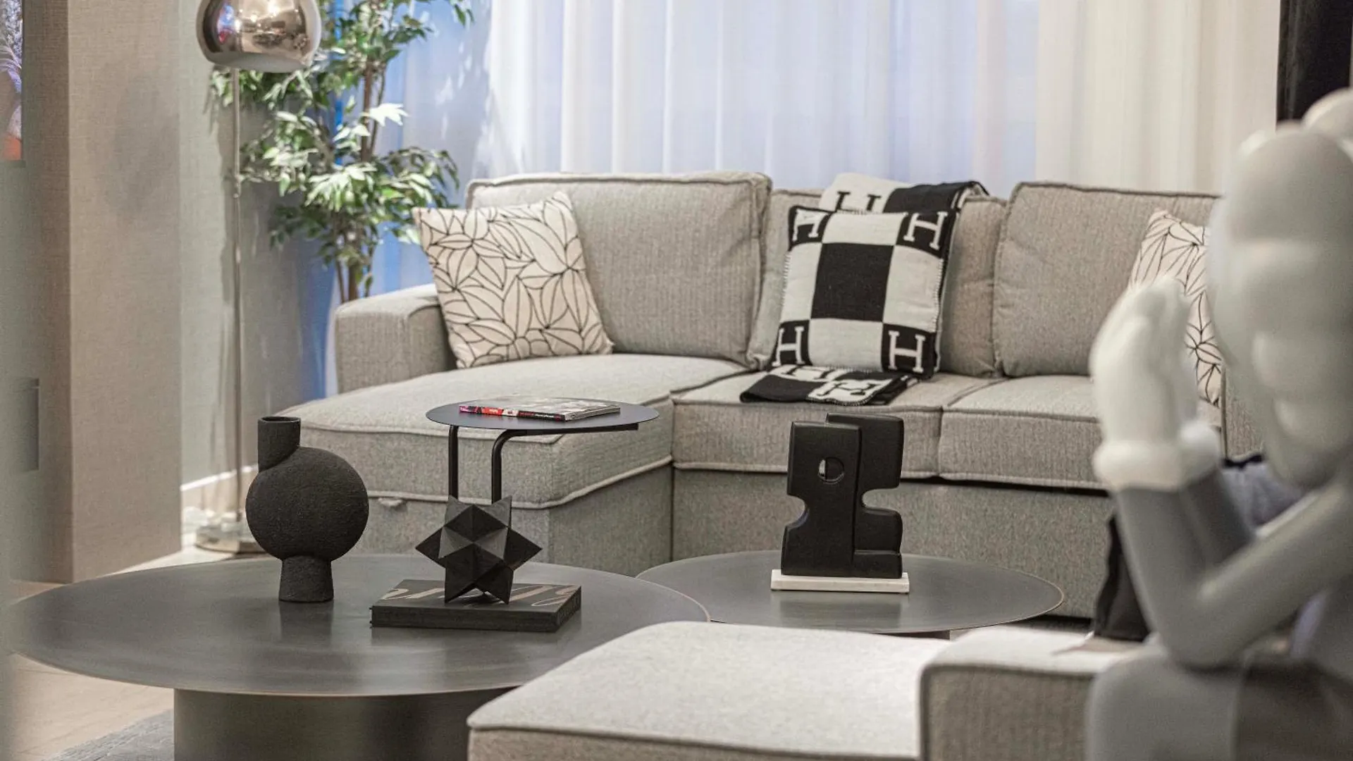 3Br Luxury Escape At Mon Reve I Access To Pool And Gym Apartment Dubai 0*,  United Arab Emirates
