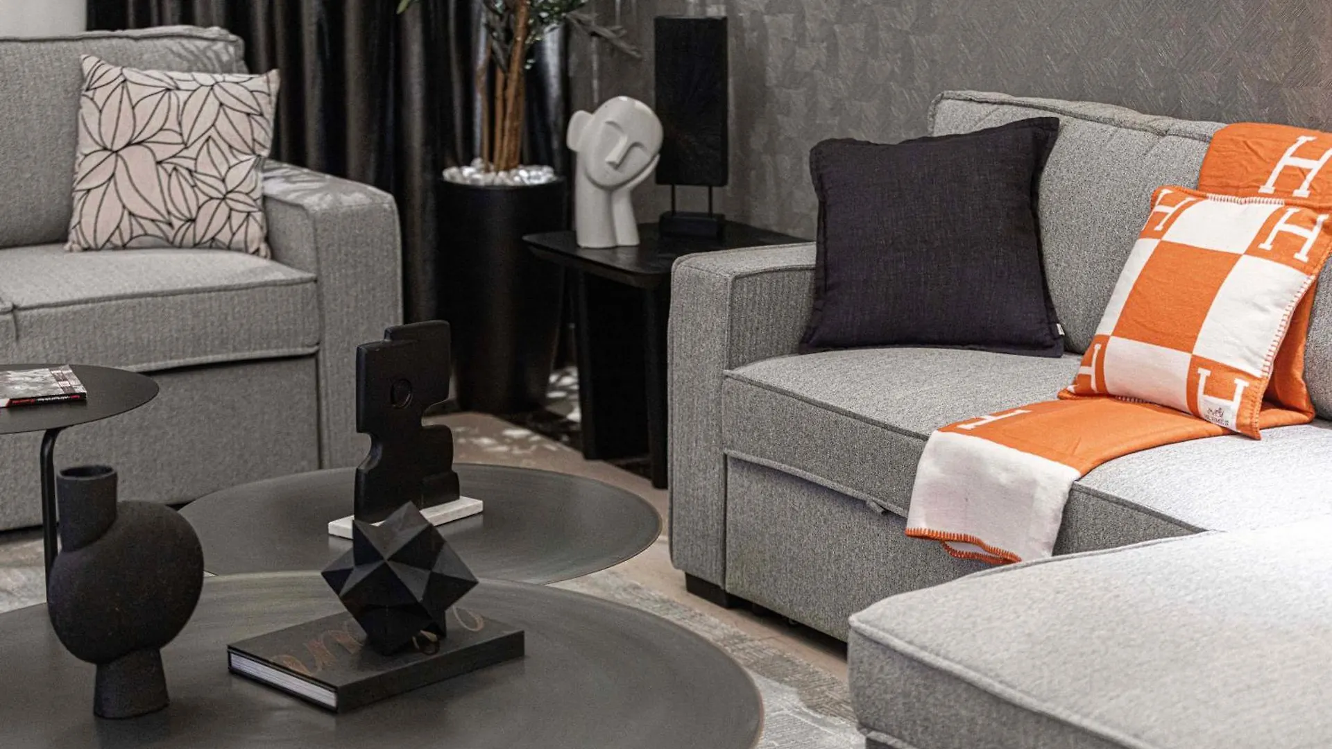 3Br Luxury Escape At Mon Reve I Access To Pool And Gym Apartment Dubai