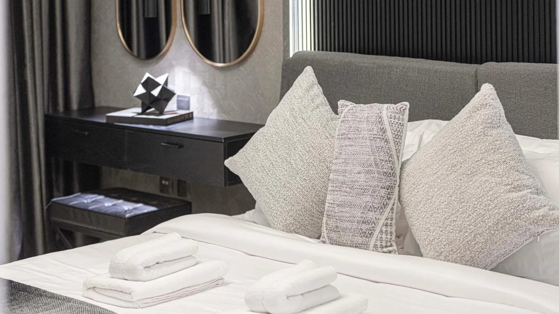 3Br Luxury Escape At Mon Reve I Access To Pool And Gym Apartment Dubai