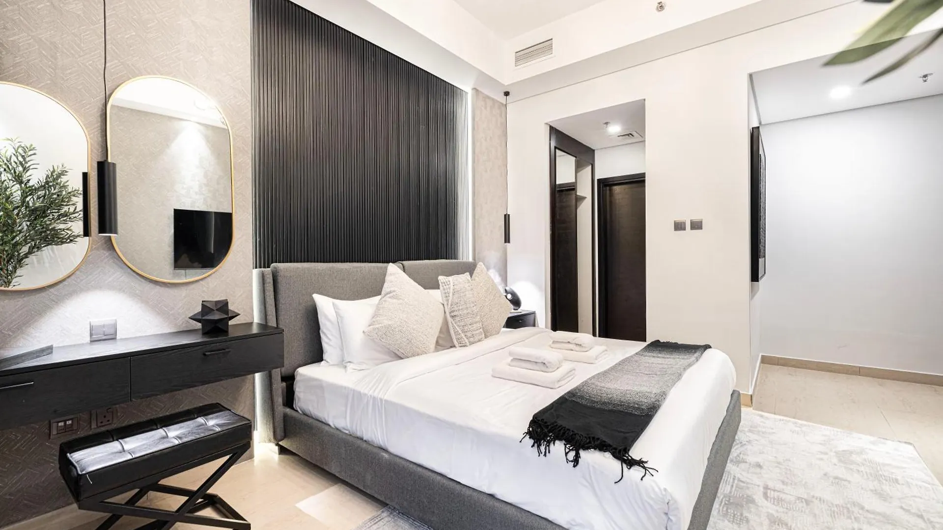 3Br Luxury Escape At Mon Reve I Access To Pool And Gym Apartment Dubai