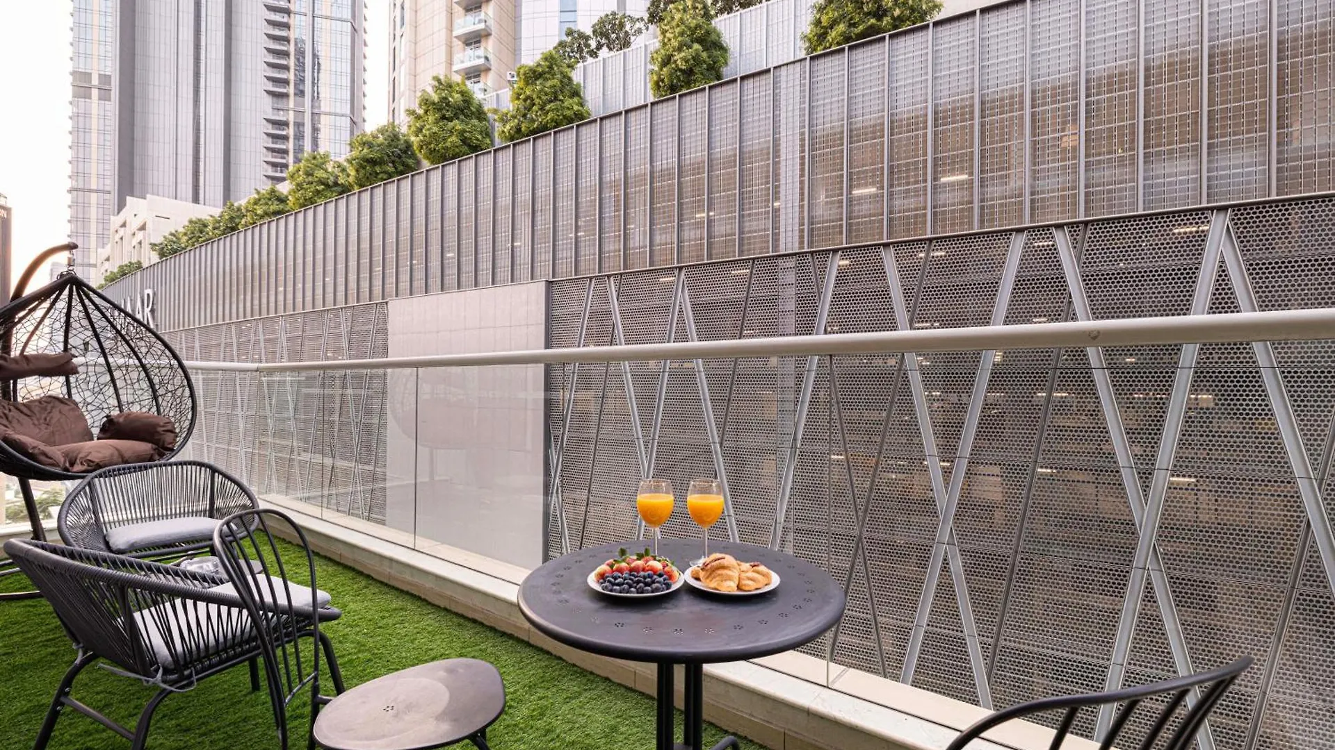 3Br Luxury Escape At Mon Reve I Access To Pool And Gym Apartment Dubai