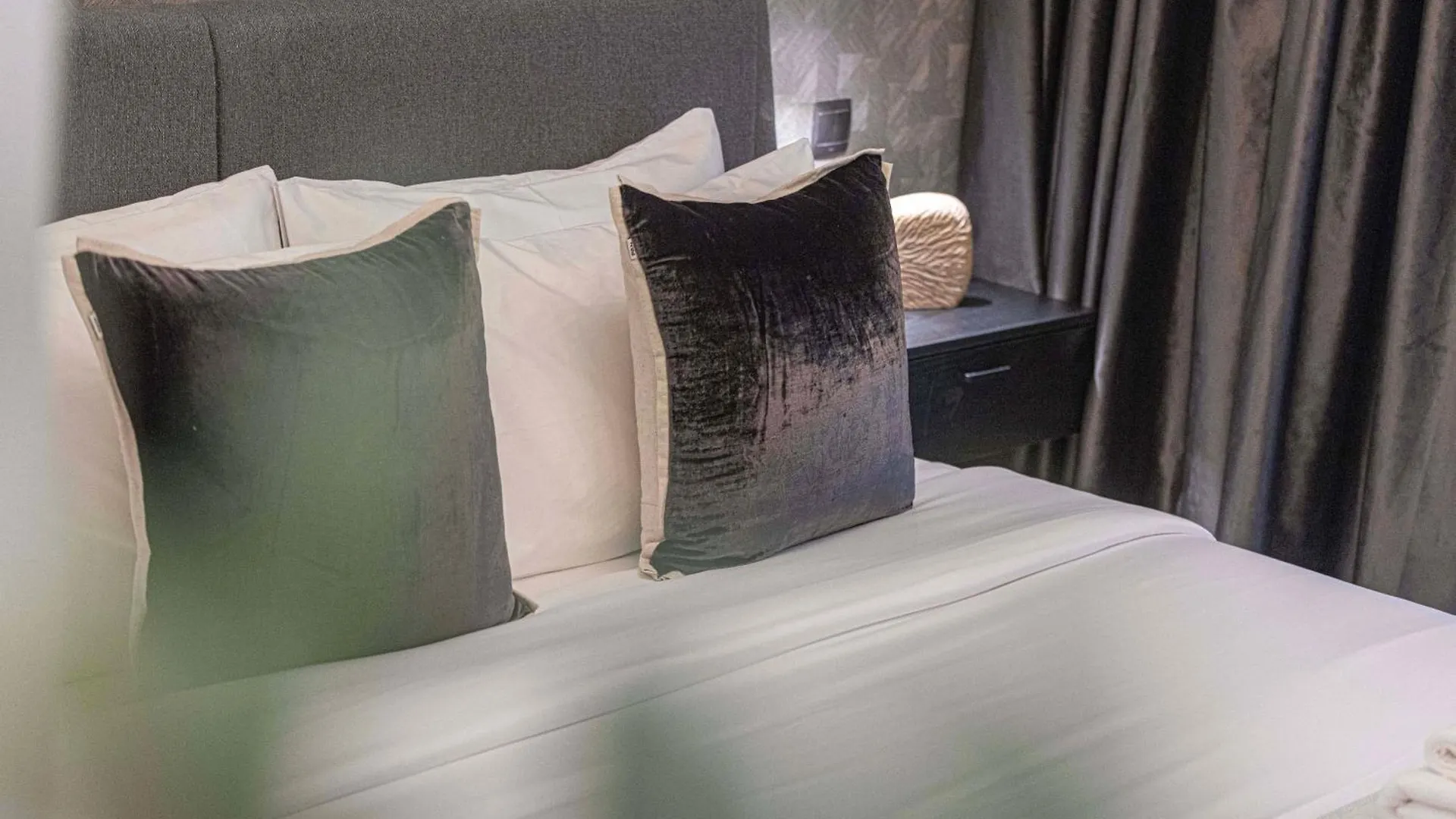 3Br Luxury Escape At Mon Reve I Access To Pool And Gym Apartment Dubai