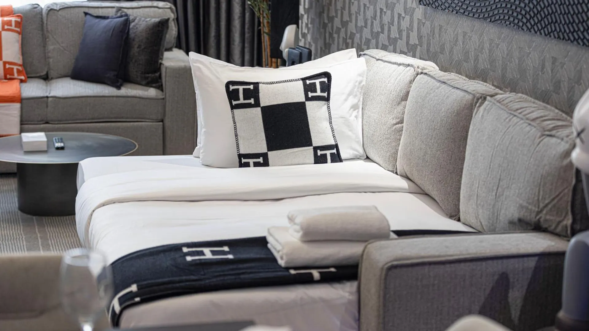 3Br Luxury Escape At Mon Reve I Access To Pool And Gym Apartment Dubai