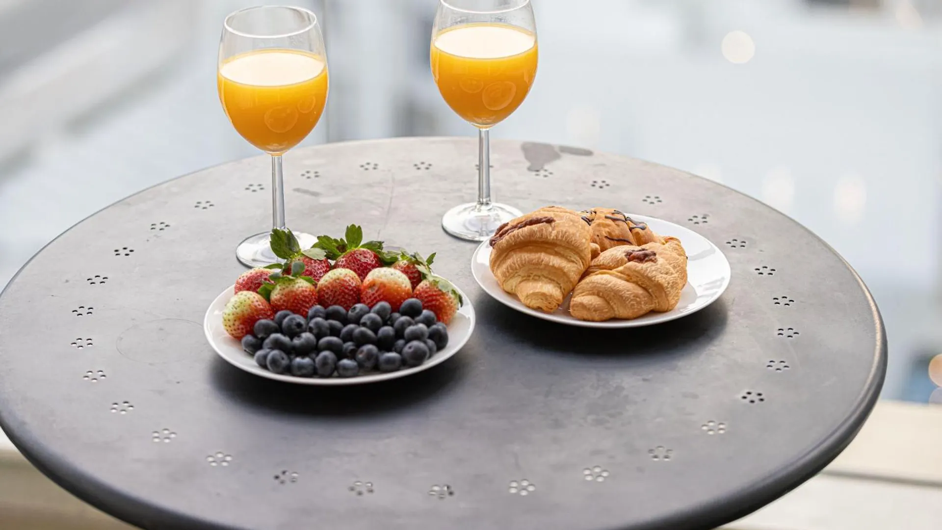 3Br Luxury Escape At Mon Reve I Access To Pool And Gym Apartment Dubai