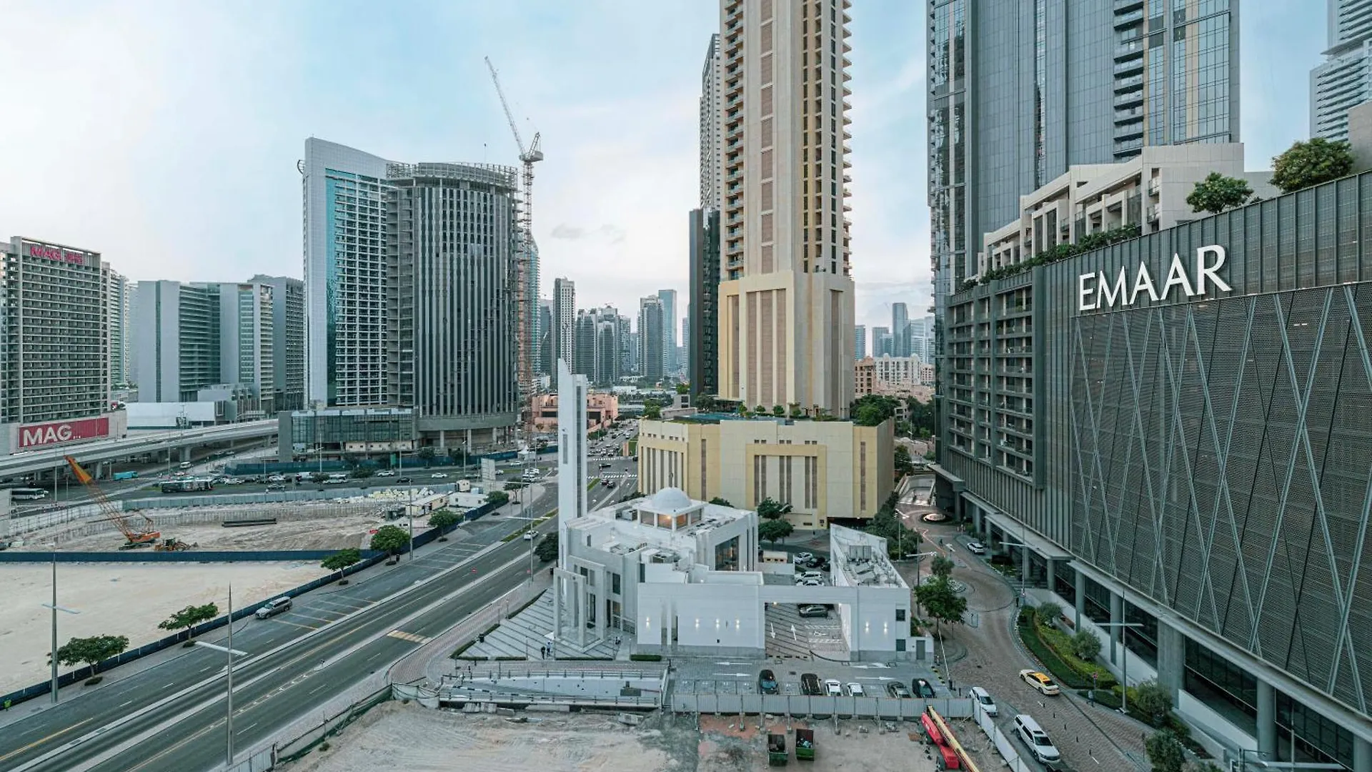 3Br Luxury Escape At Mon Reve I Access To Pool And Gym Apartment Dubai