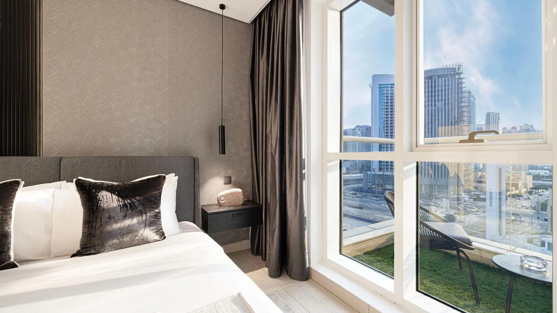 3Br Luxury Escape At Mon Reve I Access To Pool And Gym Apartment Dubai