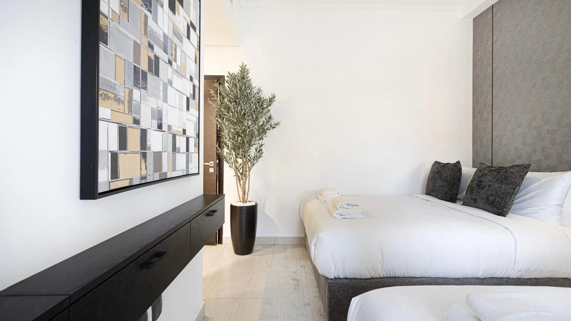 3Br Luxury Escape At Mon Reve I Access To Pool And Gym Apartment Dubai 0*,  United Arab Emirates