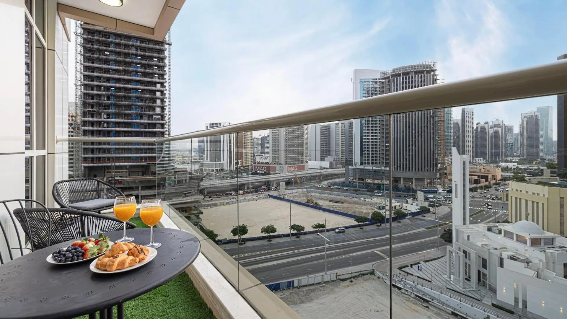 3Br Luxury Escape At Mon Reve I Access To Pool And Gym Apartment Dubai 0*,  United Arab Emirates